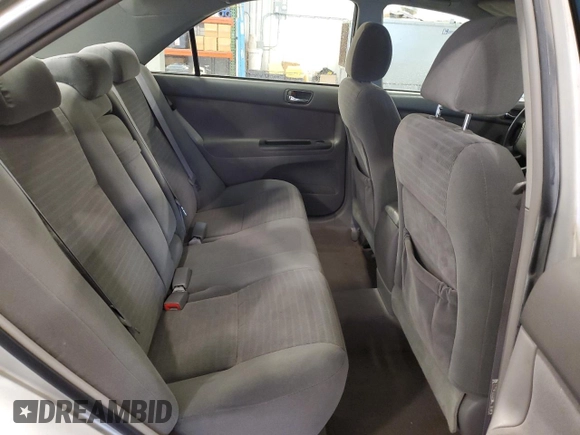2005 Toyota Camry STD z VIN 4T1BE32K25U070332, wystawiony jako Copart lot #56934795 z przebiegiem 267 925 mil mil oraz Szkoda całkowita • Salvage title. Historia ofert i sprzedaży dostępna na DreamBid. Obrazek 10.
