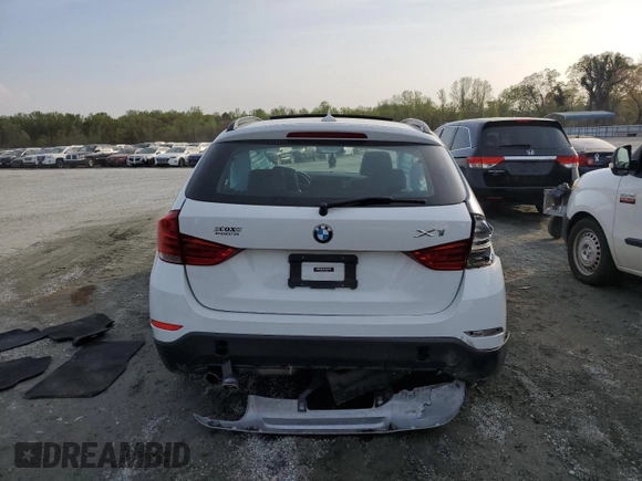 2015 BMW X1 sDrive28i z VIN WBAVM1C5XFV318188, wystawiony jako Copart lot #51543865 z przebiegiem 97 497 mil mil oraz Szkoda całkowita • Salvage title. Historia ofert i sprzedaży dostępna na DreamBid. Obrazek 6.