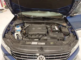 2017 Volkswagen Passat S z VIN 1VWAT7A38HC013602, wystawiony jako IAAI lot #41218616 z przebiegiem 77 497 mil mil oraz . Historia ofert i sprzedaży dostępna na DreamBid. Obrazek 10.