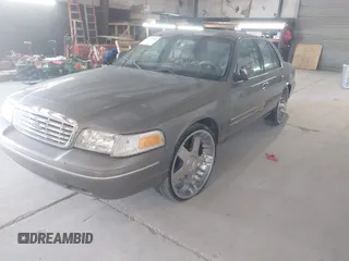 2000 Ford Crown Victoria LX z VIN 2FAFP74W8YX142015, wystawiony jako IAAI lot #41767918 z przebiegiem 257 728 mil mil oraz . Historia ofert i sprzedaży dostępna na DreamBid. Obrazek 2.