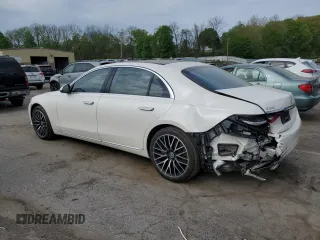 2022 Mercedes-Benz S 580 z VIN W1K6G7GB1NA132424, wystawiony jako Copart lot #55070525 z przebiegiem 47 110 mil mil oraz Szkoda całkowita • Salvage title. Historia ofert i sprzedaży dostępna na DreamBid. Obrazek 2.