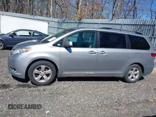 2017 Toyota Sienna LE Auto Access Seat with VIN 5TDKZ3DC0HS823184, listed as a IAAI auction lot 41823261 with 97,236 mi miles. Bid and sale history available at carsss.com. Image 14.