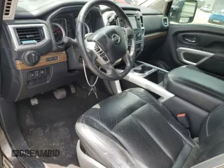2017 Nissan Titan SL z VIN 1N6BA1F27HN547900, wystawiony jako Copart lot #61768145 z przebiegiem 148 383 mil mil oraz Szkoda całkowita • Salvage title. Historia ofert i sprzedaży dostępna na DreamBid. Obrazek 8.