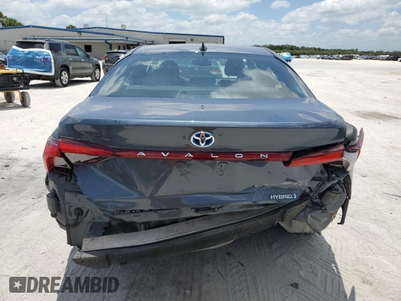 2021 Toyota Avalon Hybrid XLE z VIN 4T1AA1AB8MU007487, wystawiony jako Copart lot #57241445 z przebiegiem 63 154 mil mil oraz Nie do naprawy • Non repairable. Historia ofert i sprzedaży dostępna na DreamBid. Obrazek 6.