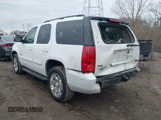 2007 GMC Yukon SLE with VIN 1GKFC13057R351385, listed as a IAAI auction lot 41720394 with 159,752 mi miles. Bid and sale history available at carsss.com. Image 3.
