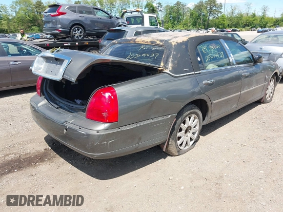 2004 Lincoln Town Car Signature z VIN 1LNHM81W74Y652349, wystawiony jako IAAI lot #42297969 z przebiegiem Nie podano mil oraz . Historia ofert i sprzedaży dostępna na DreamBid. Obrazek 4.