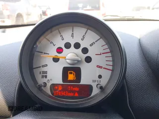 2014 MINI Countryman S z VIN WMWZC3C56EWP52407, wystawiony jako IAAI lot #42255716 z przebiegiem 74 943 mil mil oraz . Historia ofert i sprzedaży dostępna na DreamBid. Obrazek 7.