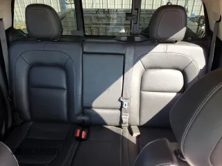2016 GMC Canyon 4WD SLT with VIN 1GTP6DE10G1259842, listed as a Copart auction lot 43312525 with 110,978 mi miles and Non Repairable. Bid and sale history available at carsss.com. Image 10.