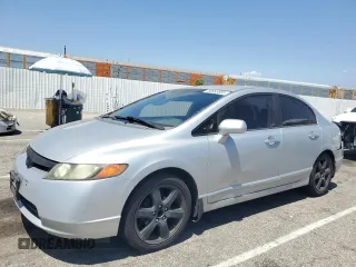 2008 Honda Civic LX z VIN 1HGFA16588L044582, wystawiony jako Copart lot #58868885 z przebiegiem 184 677 mil mil oraz Szkoda całkowita • Salvage title. Historia ofert i sprzedaży dostępna na DreamBid. Obrazek 1.