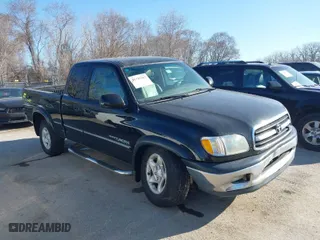 2001 Toyota Tundra Ltd with VIN 5TBBT48111S197935, listed as a IAAI auction lot 41735363 with 197,083 mi miles. Bid and sale history available at carsss.com. Image 1.