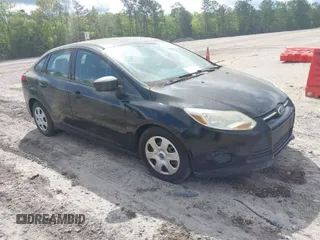 2012 Ford Focus S with VIN 1FAHP3E27CL218813, listed as a IAAI auction lot 42026812 with 158,194 mi miles and . Bid and sale history available at carsss.com. Image 1.