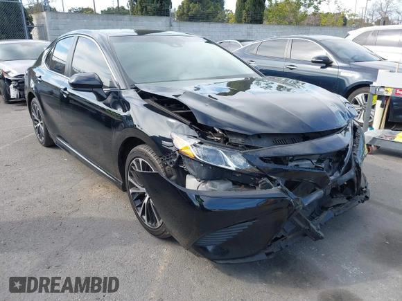 2018 Toyota Camry LE z VIN 4T1B11HK2JU002873, wystawiony jako IAAI lot #41637537 z przebiegiem 136 950 mil mil oraz . Historia ofert i sprzedaży dostępna na DreamBid. Obrazek 1.