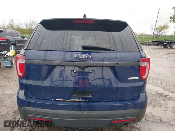 2017 Ford Police Interceptor Utility z VIN 1FM5K8AT8HGC25644, wystawiony jako IAAI lot #42223936 z przebiegiem 199 948 mil mil oraz . Historia ofert i sprzedaży dostępna na DreamBid. Obrazek 17.