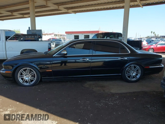 2005 Jaguar XJ Vanden Plas z VIN SAJWA82C05SG47589, wystawiony jako IAAI lot #42409697 z przebiegiem 222 598 mil mil oraz . Historia ofert i sprzedaży dostępna na DreamBid. Obrazek 14.
