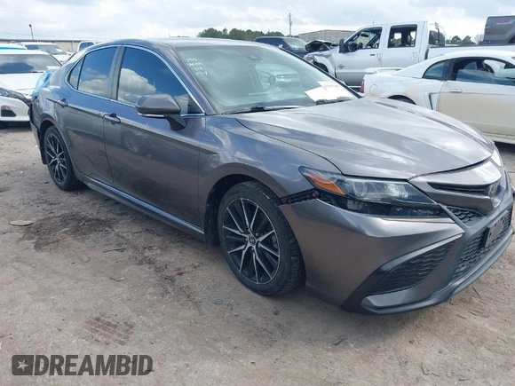 2022 Toyota Camry SE with VIN 4T1G11AKXNU659247, listed as a IAAI auction lot 41517969 with 58,180 mi miles. Bid and sale history available at carsss.com. Image 1.