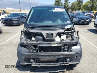 2009 Smart fortwo Pure z VIN WMEEJ31X79K272757, wystawiony jako Copart lot #54772585 z przebiegiem 100 977 mil mil oraz Szkody całkowita. Historia ofert i sprzedaży dostępna na DreamBid. Obrazek 5.