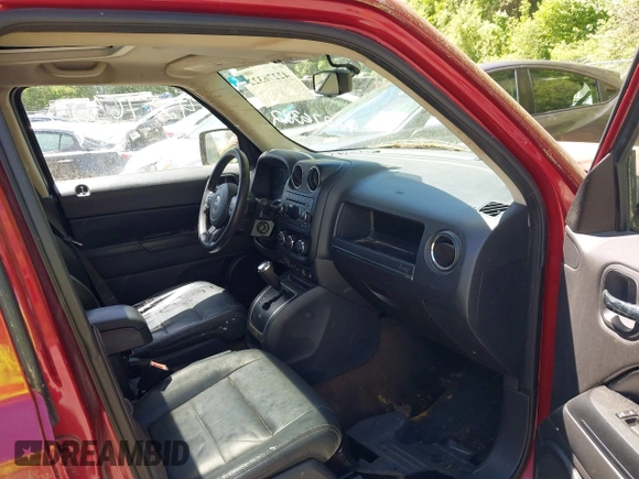 2016 Jeep Patriot High Altitude z VIN 1C4NJRFBXGD580912, wystawiony jako IAAI lot #42276322 z przebiegiem 119 412 mil mil oraz . Historia ofert i sprzedaży dostępna na DreamBid. Obrazek 5.