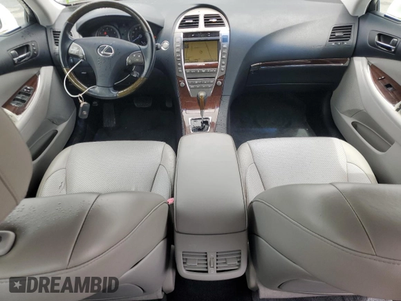 2010 Lexus ES 330 z VIN JTHBK1EG2A2399996, wystawiony jako Copart lot #57297145 z przebiegiem 81 929 mil mil oraz Szkoda całkowita • Salvage title. Historia ofert i sprzedaży dostępna na DreamBid. Obrazek 8.