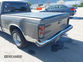 1987 GMC Sonoma with VIN 1GTBS14E2H8501760, listed as a IAAI auction lot 41852033 with 175,529 mi miles and . Bid and sale history available at DreamBid. Image 6.