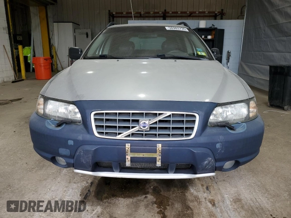 2004 Volvo V70 XC Cross Country with VIN YV1SZ59H141126835, listed as a Copart auction lot 56903735 with 204,583 mi miles and Clean title. Bid and sale history available at DreamBid. Image 5.