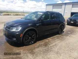 2021 Volkswagen Tiguan SE z VIN 3VV3B7AXXMM125538, wystawiony jako Copart lot #56131015 z przebiegiem 86 431 mil mil oraz Tytuł czysty. Historia ofert i sprzedaży dostępna na DreamBid. Obrazek 1.