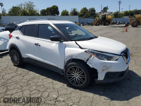 2019 Nissan Kicks S z VIN 3N1CP5CU1KL495287, wystawiony jako Copart lot #55803885 z przebiegiem 88 530 mil mil oraz Szkoda całkowita • Salvage title. Historia ofert i sprzedaży dostępna na DreamBid. Obrazek 4.