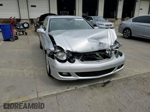 2006 Mercedes-Benz CLK 350 z VIN WDBTJ56JX6F167526, wystawiony jako Copart lot #57222425 z przebiegiem 100 397 mil mil oraz Szkoda całkowita • Salvage title. Historia ofert i sprzedaży dostępna na DreamBid. Obrazek 13.
