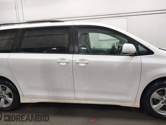 2018 Toyota Sienna LE Auto Access Seat with VIN 5TDKZ3DC4JS922290, listed as a IAAI auction lot 41615724 with 100,632 mi miles. Bid and sale history available at carsss.com. Image 13.