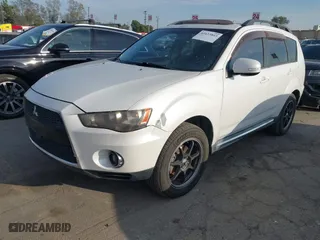 2010 Mitsubishi Outlander SE with VIN JA4AS3AW5AZ009741, listed as a IAAI auction lot 41623843 with 180,184 mi miles. Bid and sale history available at carsss.com. Image 2.