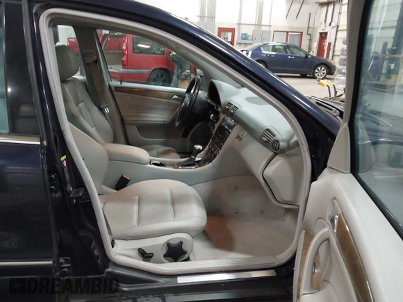 2007 Mercedes-Benz C 230 Sport с VIN WDBRF52H97F930409, выставлен на аукционе IAAI как лот 42504108 с пробегом 124 944 миль миль и . История ставок и продаж доступна на DreamBid. Изображение 5.