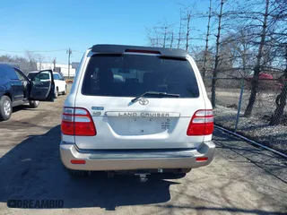 2005 Toyota Land Cruiser with VIN JTEHT05J652071111, listed as a IAAI auction lot 41900179 with 195,717 mi miles. Bid and sale history available at carsss.com. Image 16.