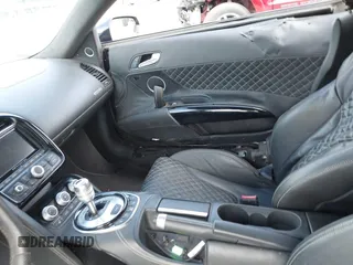 2014 Audi R8 z VIN WUAAUAFG6EN001685, wystawiony jako IAAI lot #41816821 z przebiegiem 19 588 mil mil oraz . Historia ofert i sprzedaży dostępna na DreamBid. Obrazek 5.