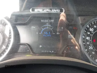 2019 Ram 1500 Big Horn z VIN 1C6SRFFTXKN524482, wystawiony jako IAAI lot #42012837 z przebiegiem 117 176 mil mil oraz . Historia ofert i sprzedaży dostępna na DreamBid. Obrazek 7.