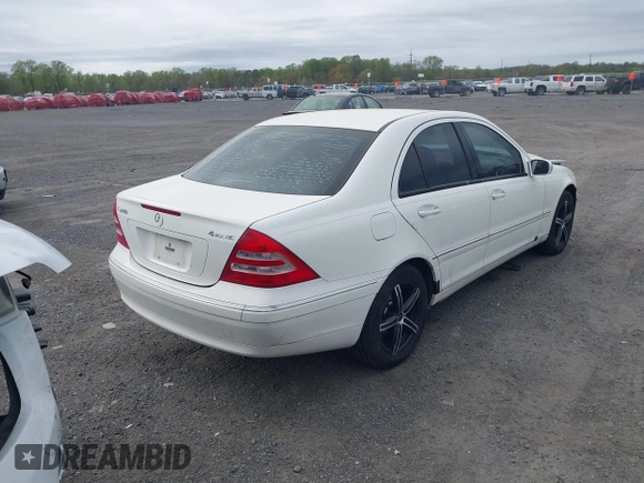 2003 Mercedes-Benz C 240 z VIN WDBRF81J63F366329, wystawiony jako IAAI lot #42085870 z przebiegiem 106 797 mil mil oraz . Historia ofert i sprzedaży dostępna na DreamBid. Obrazek 4.