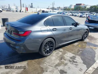 2020 BMW 3 Series M340i z VIN WBA5U7C04LFH22006, wystawiony jako IAAI lot #41959937 z przebiegiem 32 113 mil mil oraz . Historia ofert i sprzedaży dostępna na DreamBid. Obrazek 4.