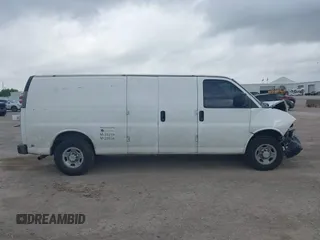 2016 Chevrolet Express Cargo z VIN 1GCWGBFF2G1138592, wystawiony jako IAAI lot #42500515 z przebiegiem Nie podano mil oraz . Historia ofert i sprzedaży dostępna na DreamBid. Obrazek 13.