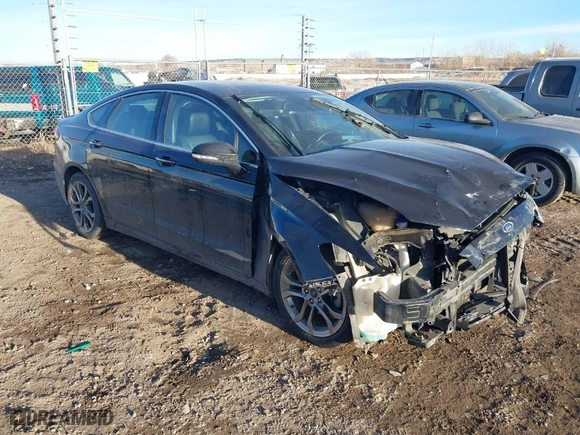 2020 Ford Fusion Hybrid Titanium with VIN 3FA6P0RU9LR141476, listed as a IAAI auction lot 41472921 with 84,433 mi miles. Bid and sale history available at carsss.com. Image 1.