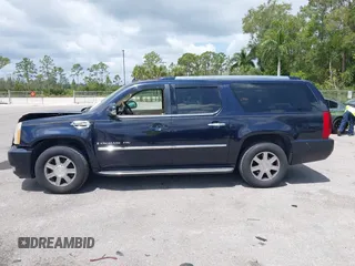 2007 Cadillac Escalade ESV z VIN 1GYFK66897R288492, wystawiony jako IAAI lot #41935413 z przebiegiem 205 756 mil mil oraz . Historia ofert i sprzedaży dostępna na DreamBid. Obrazek 15.