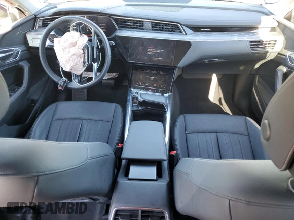 2024 Audi Q8 e-tron Premium Plus z VIN WA15AAGE1RB033711, wystawiony jako Copart lot #88577355 z przebiegiem 13 411 mil mil oraz Szkoda całkowita • Salvage title. Historia ofert i sprzedaży dostępna na DreamBid. Obrazek 8.