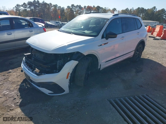 2022 Volkswagen Tiguan SE R-Line Black with VIN 3VVCB7AX8NM131565, listed as a IAAI auction lot 40769279 with 26,000 mi miles. Bid and sale history available at carsss.com. Image 18.
