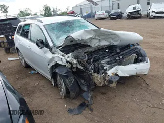 2019 Volkswagen Golf S z VIN 3VW117AUXKM508467, wystawiony jako IAAI lot #42241691 z przebiegiem 99 969 mil mil oraz . Historia ofert i sprzedaży dostępna na DreamBid. Obrazek 1.