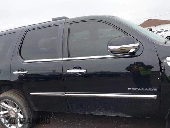 2013 Cadillac Escalade Platinum Edition with VIN 1GYS4DEF0DR260640, listed as a IAAI auction lot 41816127 with 152,649 mi miles. Bid and sale history available at carsss.com. Image 13.