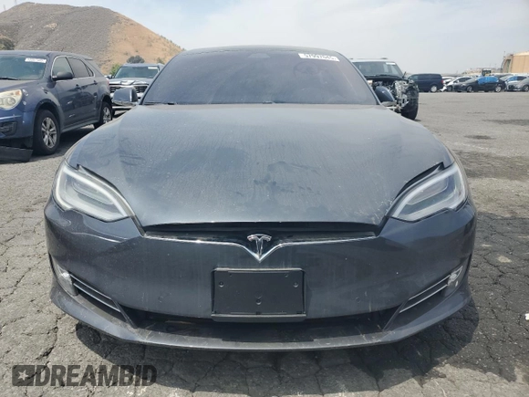 2018 Tesla Model S 75D with VIN 5YJSA1E40JF297040, listed as a Copart auction lot 57997045 with 113,503 mi miles and Salvage title. Bid and sale history available at DreamBid. Image 5.