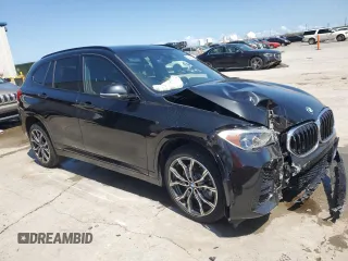 2021 BMW X1 sDrive28i z VIN WBXJG7C04M5U03124, wystawiony jako Copart lot #54447515 z przebiegiem 11 794 mil mil oraz Szkoda całkowita • Salvage title. Historia ofert i sprzedaży dostępna na DreamBid. Obrazek 4.