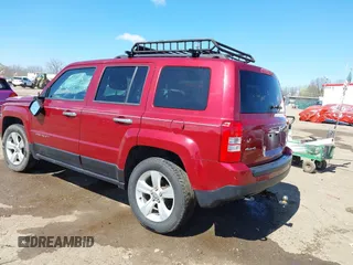 2014 Jeep Patriot Sport z VIN 1C4NJRBB3ED678375, wystawiony jako IAAI lot #42049031 z przebiegiem 135 652 mil mil oraz . Historia ofert i sprzedaży dostępna na DreamBid. Obrazek 3.