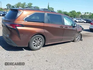 2021 Toyota Sienna LE z VIN 5TDKRKEC0MS062918, wystawiony jako IAAI lot #42382540 z przebiegiem 54 271 mil mil oraz . Historia ofert i sprzedaży dostępna na DreamBid. Obrazek 4.