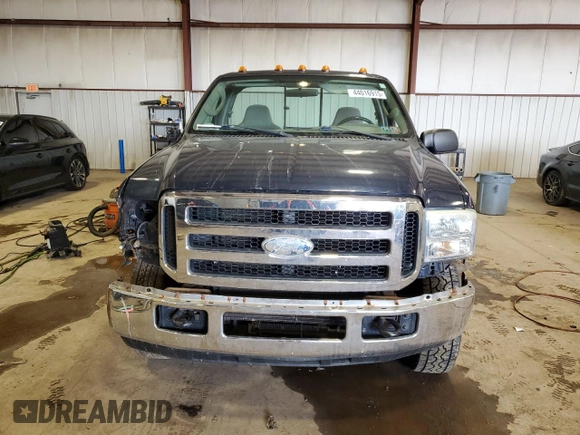 2006 Ford F-250 XL z VIN 1FTNF21586EB14334, wystawiony jako Copart lot #44016915 z przebiegiem 101 927 mil mil oraz Szkoda całkowita • Salvage title. Historia ofert i sprzedaży dostępna na DreamBid. Obrazek 5.