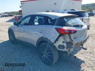 2018 Mazda CX-3 Touring z VIN JM1DKFC77J0331828, wystawiony jako IAAI lot #40482555 z przebiegiem 101 473 mil mil oraz . Historia ofert i sprzedaży dostępna na DreamBid. Obrazek 3.