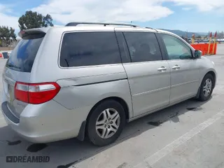 2005 Honda Odyssey EX-L with VIN 5FNRL38775B028551, listed as a IAAI auction lot 42011201 with 201,957 mi miles. Bid and sale history available at carsss.com. Image 4.