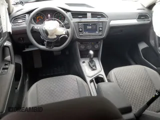 2021 Volkswagen Tiguan S z VIN 3VV1B7AX6MM150458, wystawiony jako Copart lot #51954435 z przebiegiem 66 137 mil mil oraz Szkoda całkowita • Salvage title. Historia ofert i sprzedaży dostępna na DreamBid. Obrazek 8.